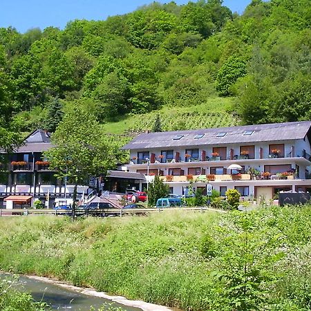 Landhotel Weinhaus Treis Weinähr Esterno foto
