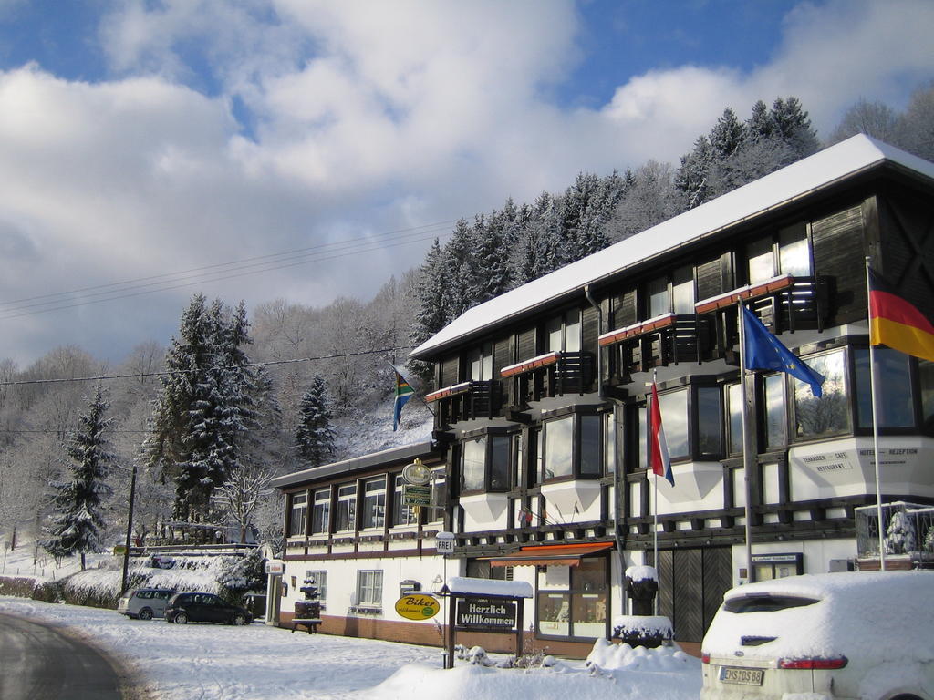 Landhotel Weinhaus Treis Weinähr Esterno foto