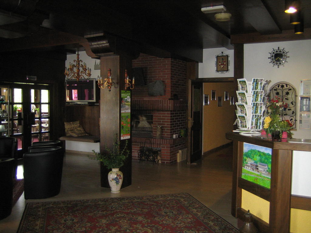 Landhotel Weinhaus Treis Weinähr Esterno foto