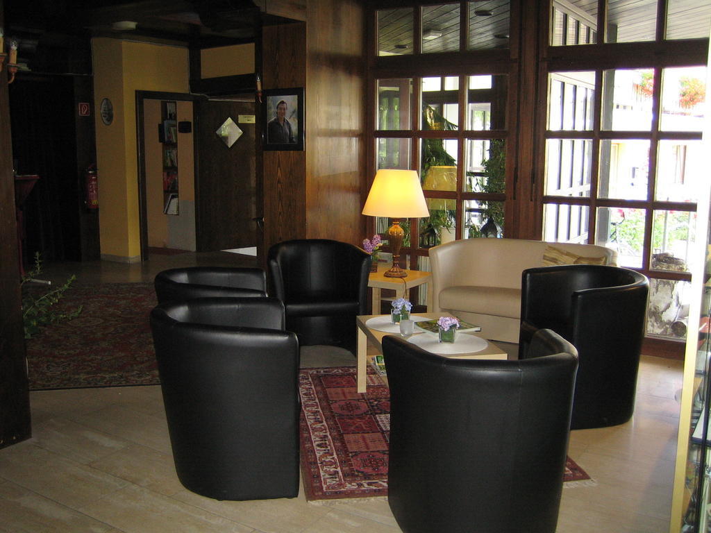 Landhotel Weinhaus Treis Weinähr Esterno foto